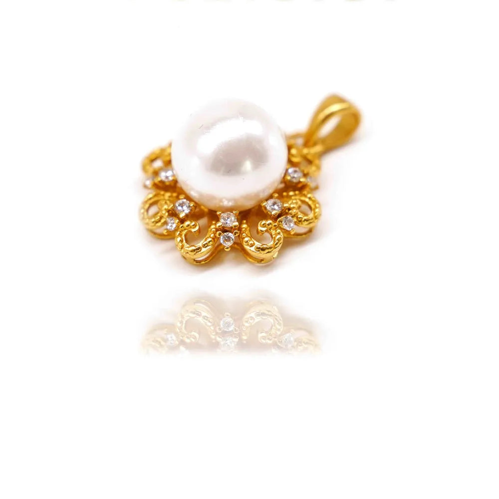 24K gold sun choker necklace with a simple pendant for women, featuring a sleek and elegant jewelry design.